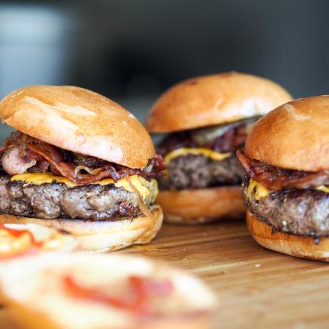 Hamburgare passar alltid till grillen. Gjorda på ekologiskt kött från BodaKöttet